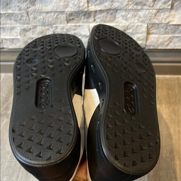 Ecco 720 Street wear Black and White Low-Top Sneakers  size 44 / US 10-10.5 - Picture 7 of 12